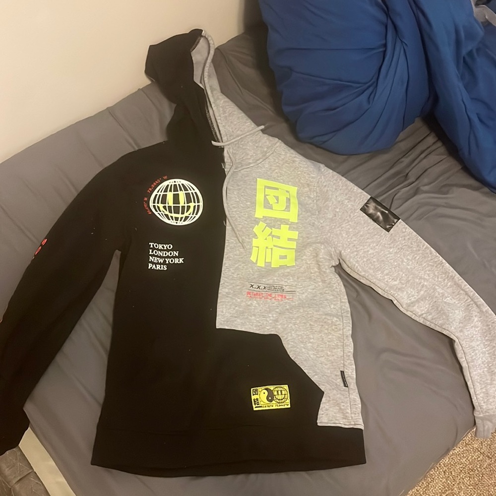 Pull over hoodie.